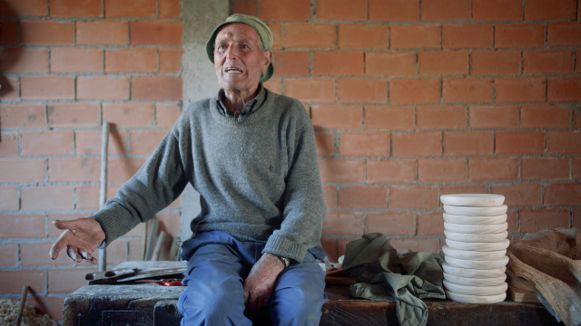 Manolo do Rego, o artesán autodidacta dos pratos do polbo