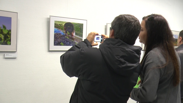 A exposición fotográfica Viña Sacra continúa de ruta polo territorio