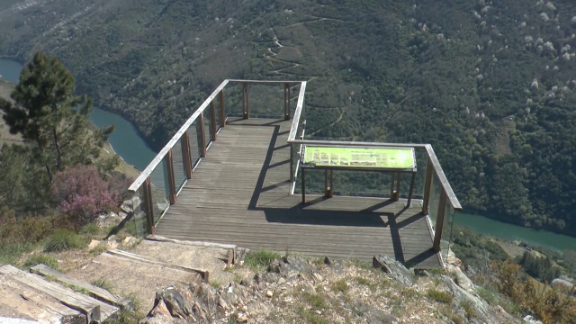 Miradoiro da Capela, respirar o Sil a carón das adegas