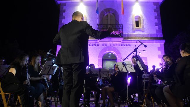 Música para o 150 aniversario dunha banda