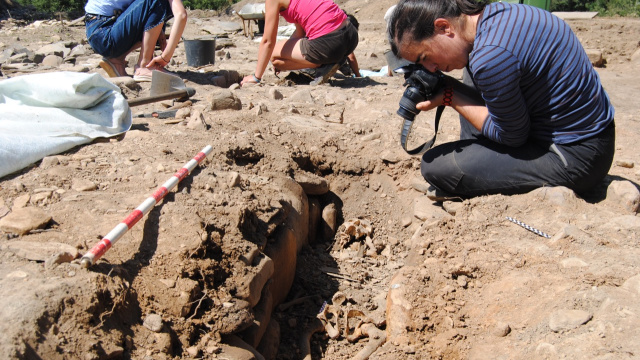 Destapan no Castro de San Lourenzo outro esqueleto medieval completo